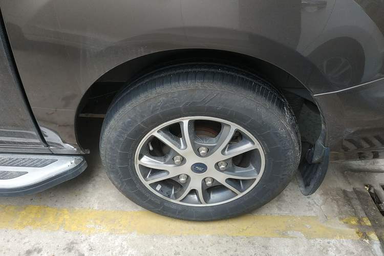 Used Ford Tourneo Custom 2017 2.0T Automatic Elite Version Left Rear Wheel Hub