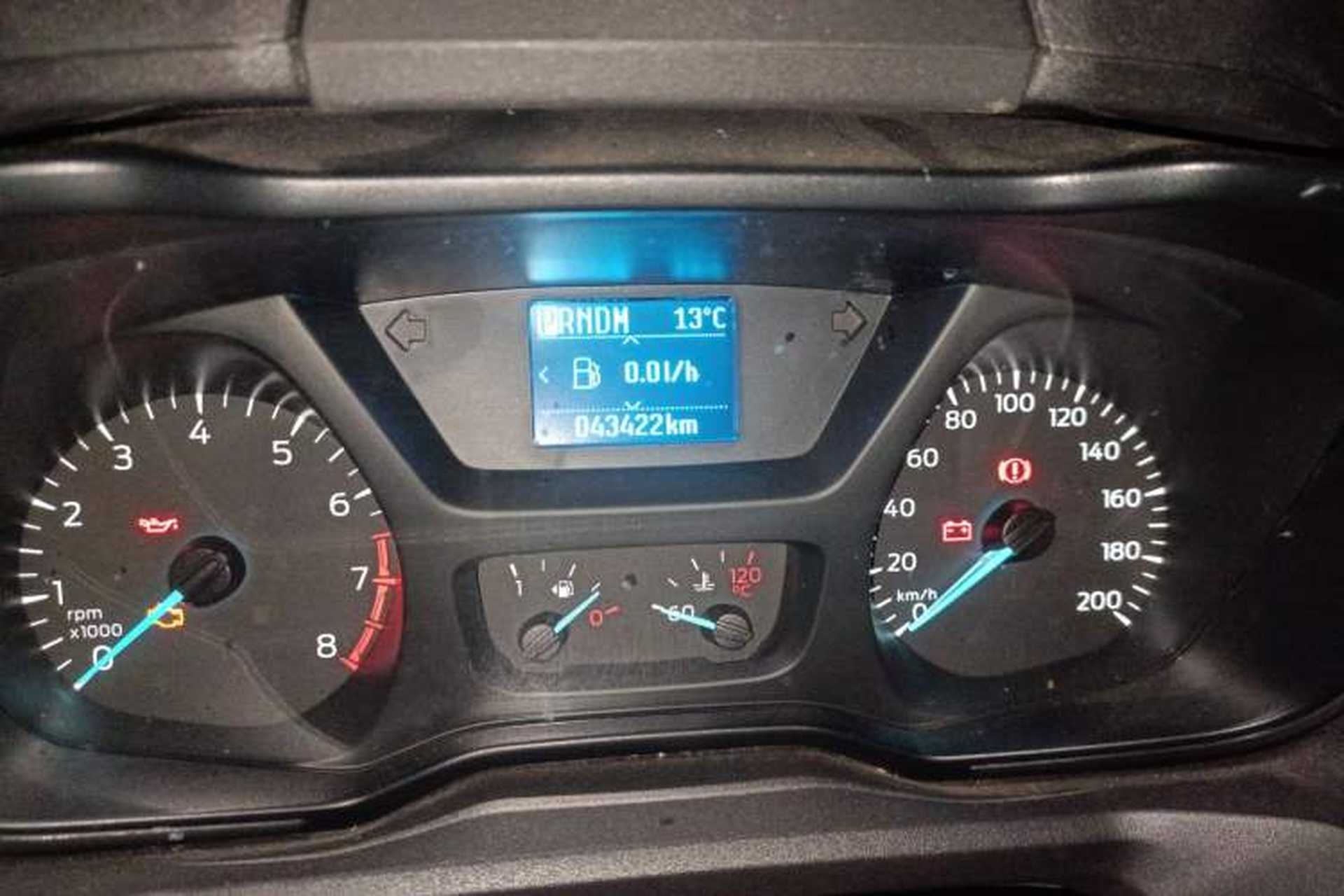 Used Ford Tourneo Custom 2017 2.0T Automatic Elite Version Odometer Close Up