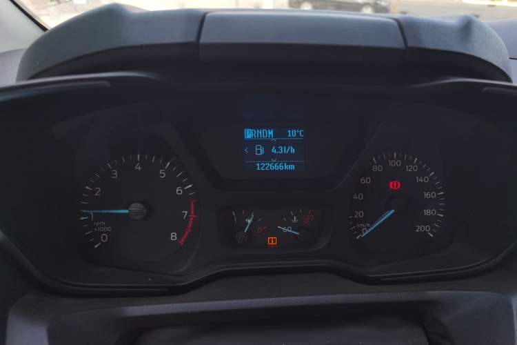 Used Ford Tourneo Custom 2017 2.0T Automatic Elite Version Odometer Close Up