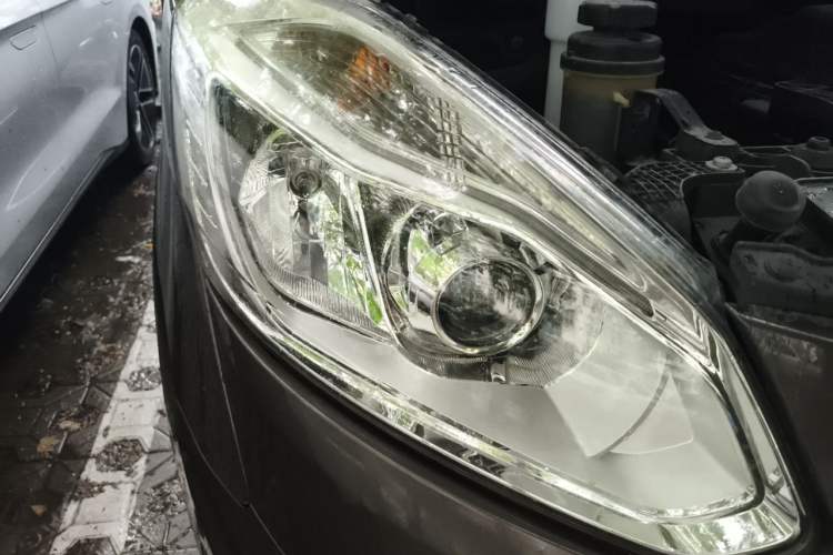 Used Ford Tourneo Custom 2017 2.0T Automatic Elite Version Right Front Headlight