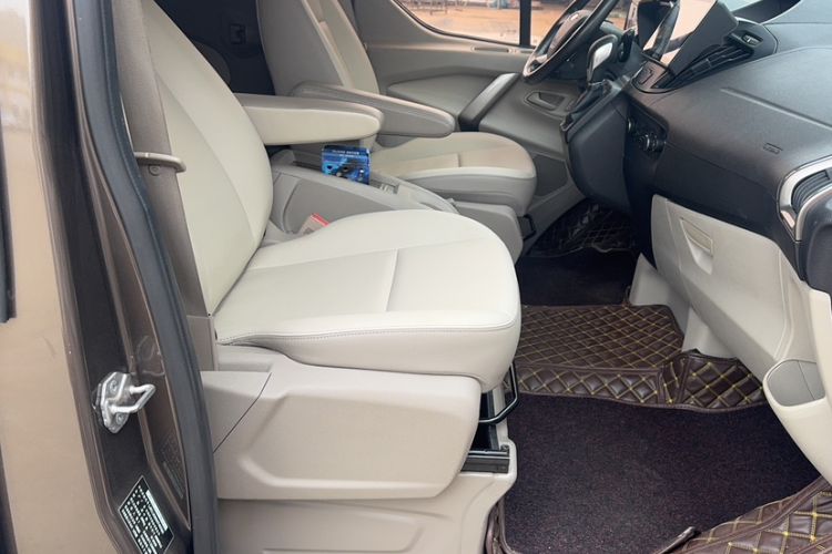 Used Ford Tourneo Custom 2017 2.0T Automatic Elite Edition Right Front Seat