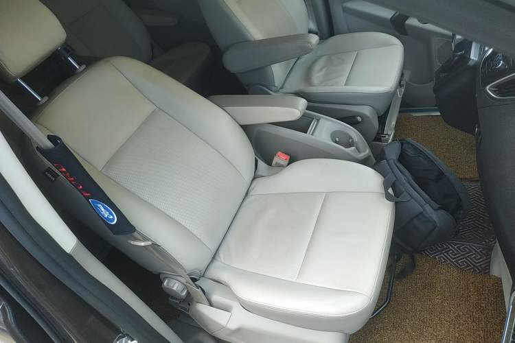 Used Ford Tourneo Custom 2017 2.0T Automatic Elite Version Right Front Seat
