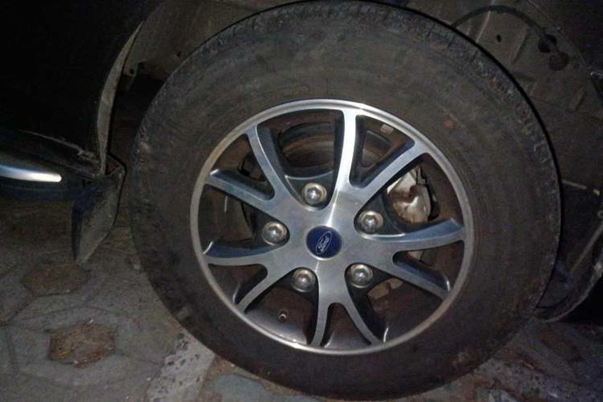 Used Ford Tourneo Custom 2017 2.0T Automatic Elite Version Right Front Wheel Hub
