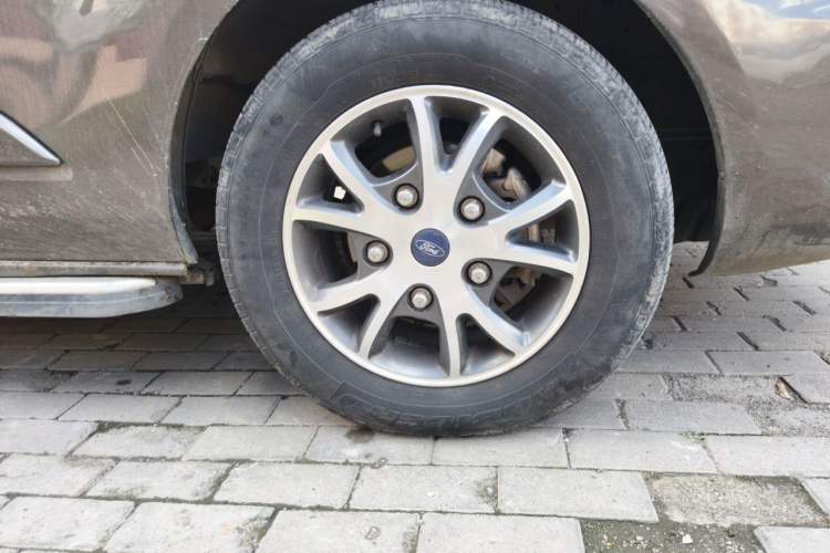 Used Ford Tourneo Custom 2017 2.0T Automatic Elite Version Right Front Wheel Hub