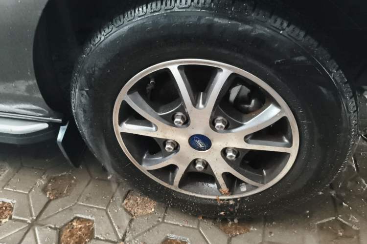 Used Ford Tourneo Custom 2017 2.0T Automatic Elite Version Right Front Wheel Hub