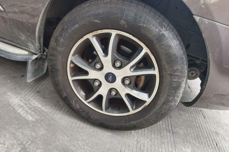 Used Ford Tourneo Custom 2017 2.0T Automatic Elite Version Right Front Wheel Hub