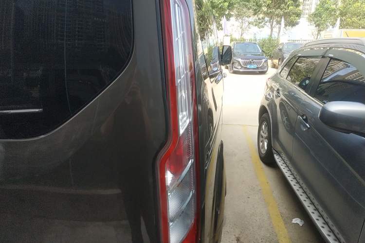 Used Ford Tourneo Custom 2017 2.0T Automatic Elite Version Right Rear Taillight