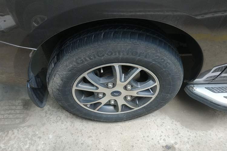 Used Ford Tourneo Custom 2017 2.0T Automatic Elite Version Right Rear Wheel Hub