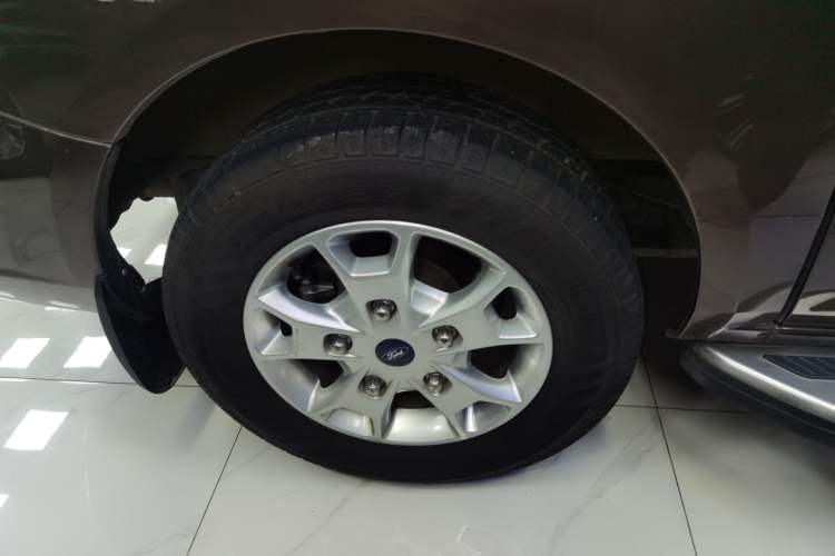 Used Ford Tourneo Custom 2017 2.0T Automatic Elite Edition Right Rear Wheel Hub