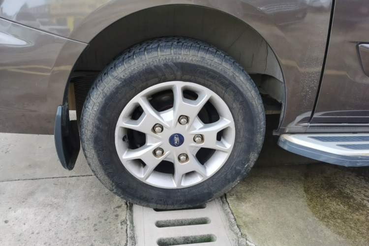 Used Ford Tourneo Custom 2017 2.0T Automatic Elite Edition Right Rear Wheel Hub