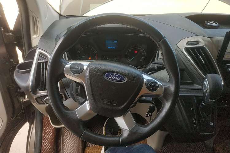 Used Ford Tourneo Custom 2017 2.0T Automatic Elite Version Steering Wheel