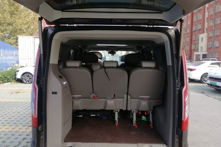 Used Ford Tourneo Custom 2017 2.0T Automatic Elite Edition Trunk