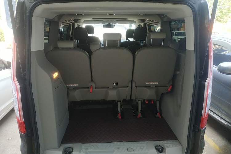Used Ford Tourneo Custom 2017 2.0T Automatic Elite Version Trunk