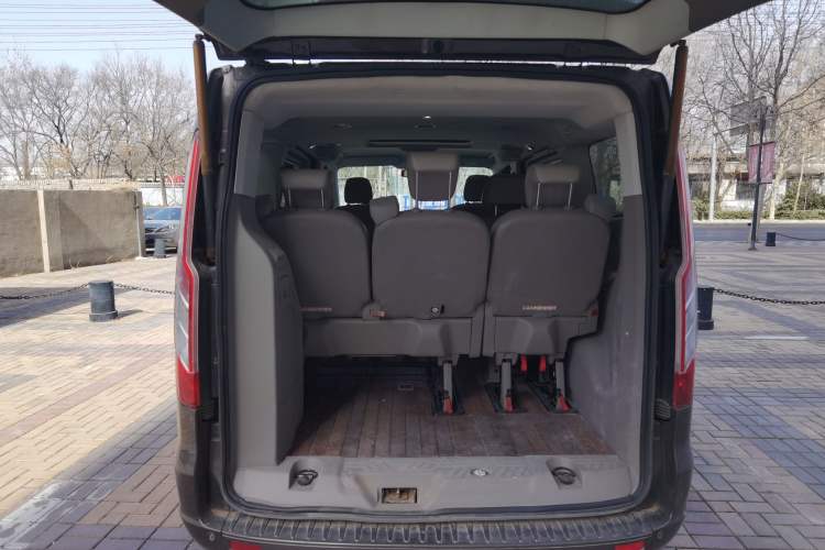 Used Ford Tourneo Custom 2017 2.0T Automatic Elite Version Trunk