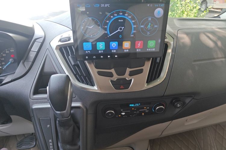 Used Ford Tourneo Custom 2017 2.0T Automatic Elite Edition Audio And AC Panel