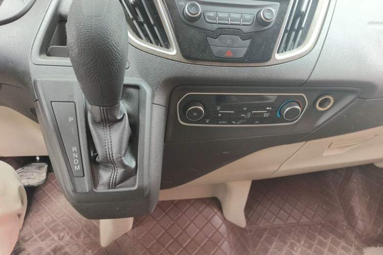Used Ford Tourneo Custom 2017 2.0T Automatic Business Class Version Audio And AC Panel