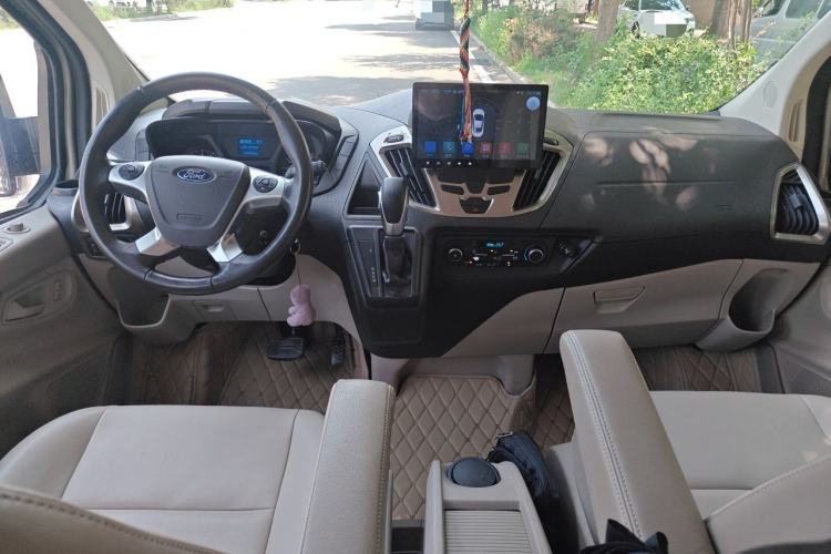 Used Ford Tourneo Custom 2017 2.0T Automatic Elite Edition Center Console