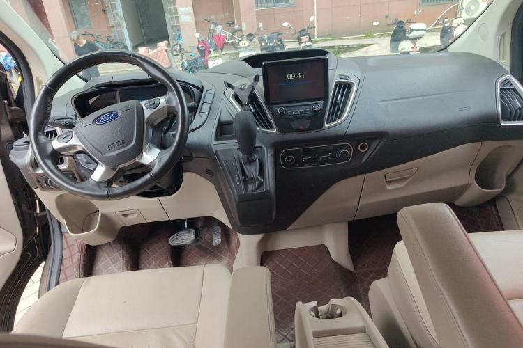 Used Ford Tourneo Custom 2017 2.0T Automatic Business Class Version Center Console