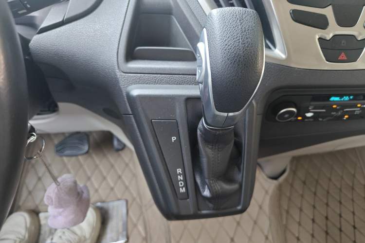 Used Ford Tourneo Custom 2017 2.0T Automatic Elite Edition Gear Lever