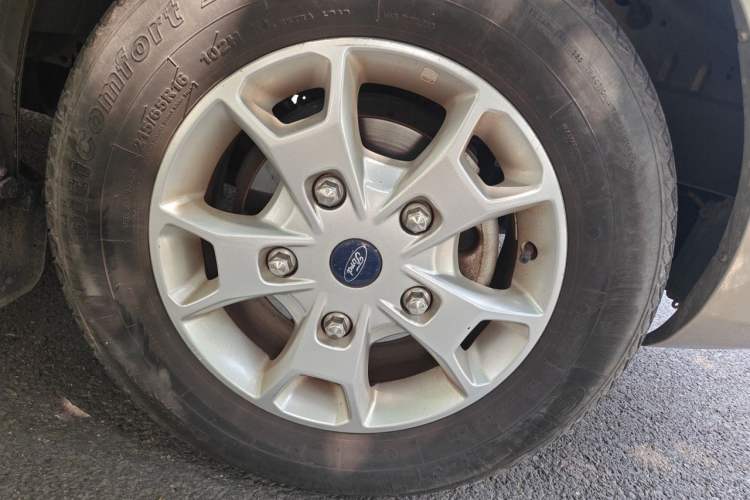 Used Ford Tourneo Custom 2017 2.0T Automatic Elite Edition Right Front Wheel Hub
