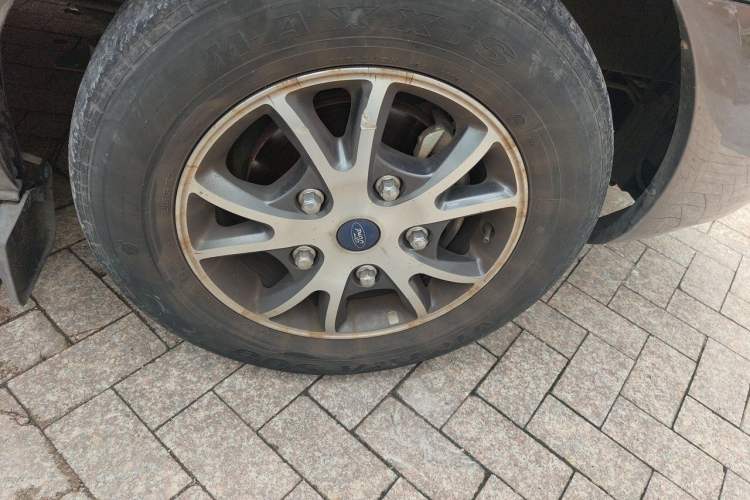 Used Ford Tourneo Custom 2017 2.0T Automatic Business Class Version Right Front Wheel Hub