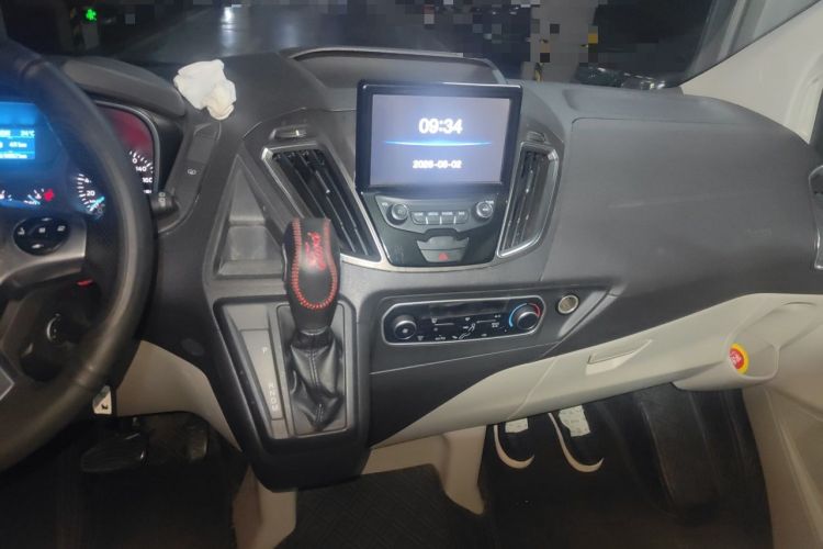 Used Ford Tourneo Custom 2017 2.0T Automatic Elite Version Audio And AC Panel