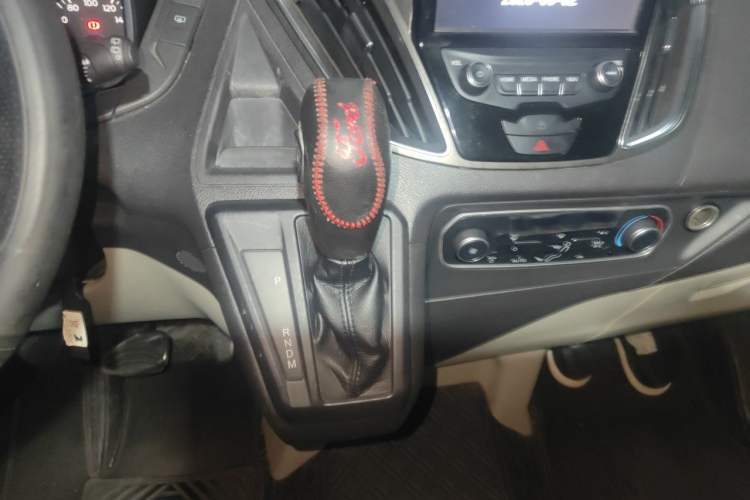 Used Ford Tourneo Custom 2017 2.0T Automatic Elite Version Gear Lever