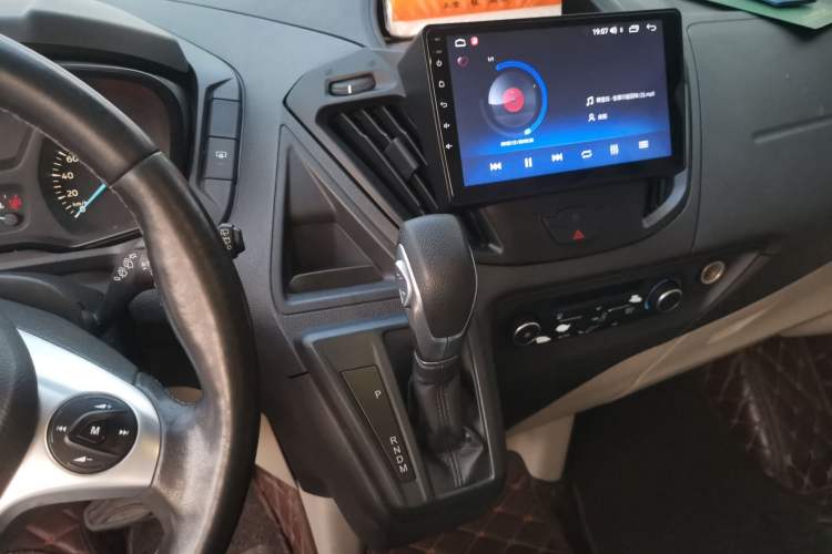 Used Ford Tourneo Custom 2017 2.0T Automatic Elite Edition Audio And AC Panel