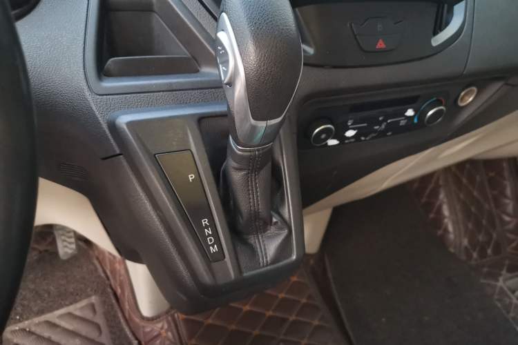 Used Ford Tourneo Custom 2017 2.0T Automatic Elite Edition Gear Lever