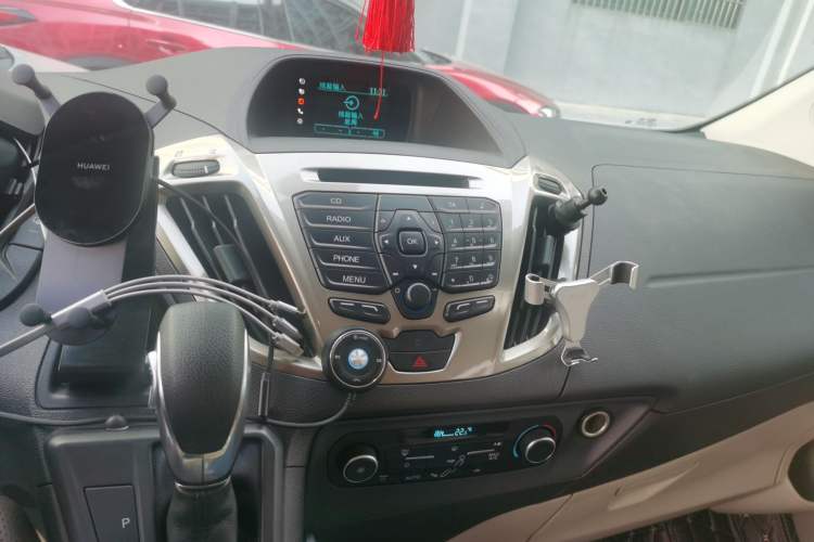 Used Ford Tourneo Custom 2017 2.0T Automatic Elite Edition Audio And AC Panel