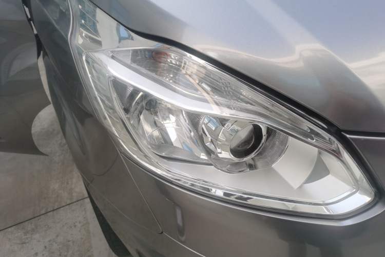 Used Ford Tourneo Custom 2017 2.0T Automatic Elite Edition Right Front Headlight
