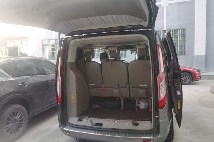 Used Ford Tourneo Custom 2017 2.0T Automatic Elite Edition Trunk