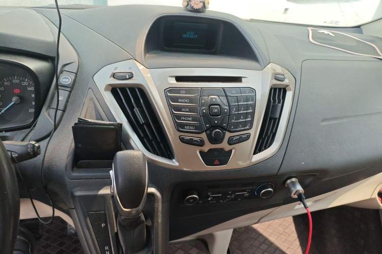 Used Ford Tourneo Custom 2017 2.0T Automatic Elite Edition Audio And AC Panel