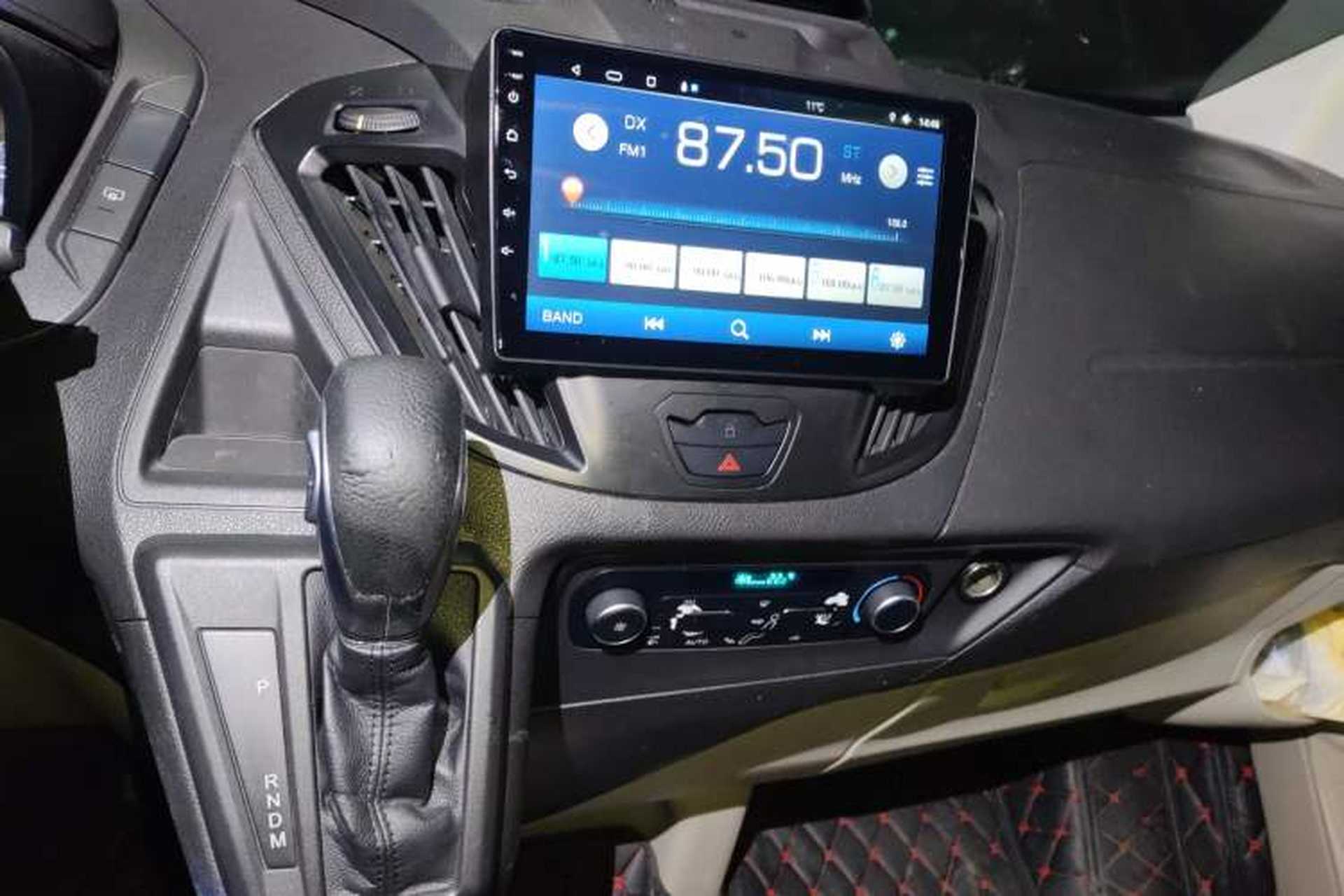 Used Ford Tourneo Custom 2017 2.0T Automatic Elite Edition Audio And AC Panel