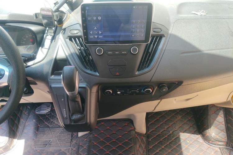 Used Ford Tourneo Custom 2017 2.0T Automatic Elite Edition Audio And AC Panel