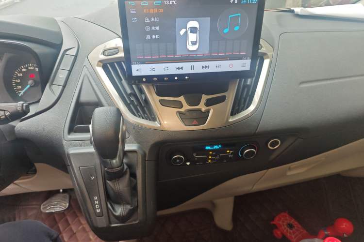 Used Ford Tourneo Custom 2017 2.0T Automatic Elite Edition Audio And AC Panel