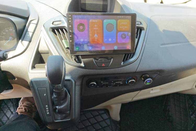 Used Ford Tourneo Custom 2017 2.0T Automatic Elite Edition Audio And AC Panel