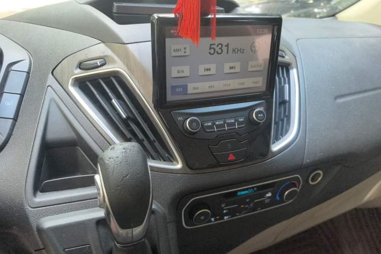 Used Ford Tourneo Custom 2017 2.0T Automatic Elite Version Audio And AC Panel