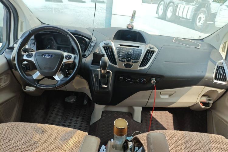 Used Ford Tourneo Custom 2017 2.0T Automatic Elite Edition Center Console