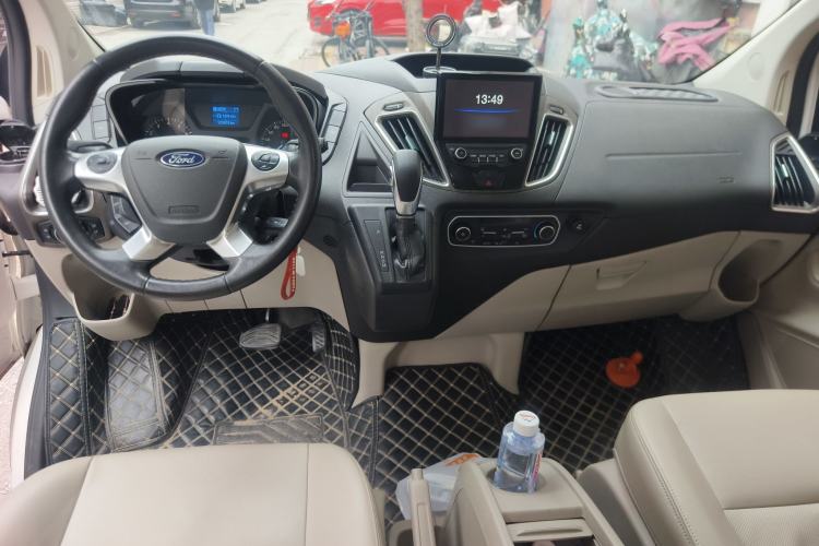 Used Ford Tourneo Custom 2017 2.0T Automatic Elite Version Center Console