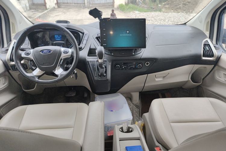 Used Ford Tourneo Custom 2017 2.0T Automatic Elite Edition Center Console
