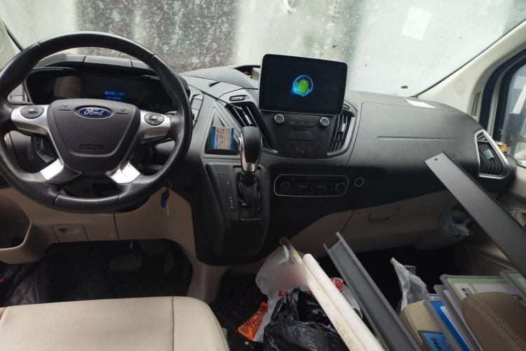 Used Ford Tourneo Custom 2017 2.0T Automatic Elite Version Center Console
