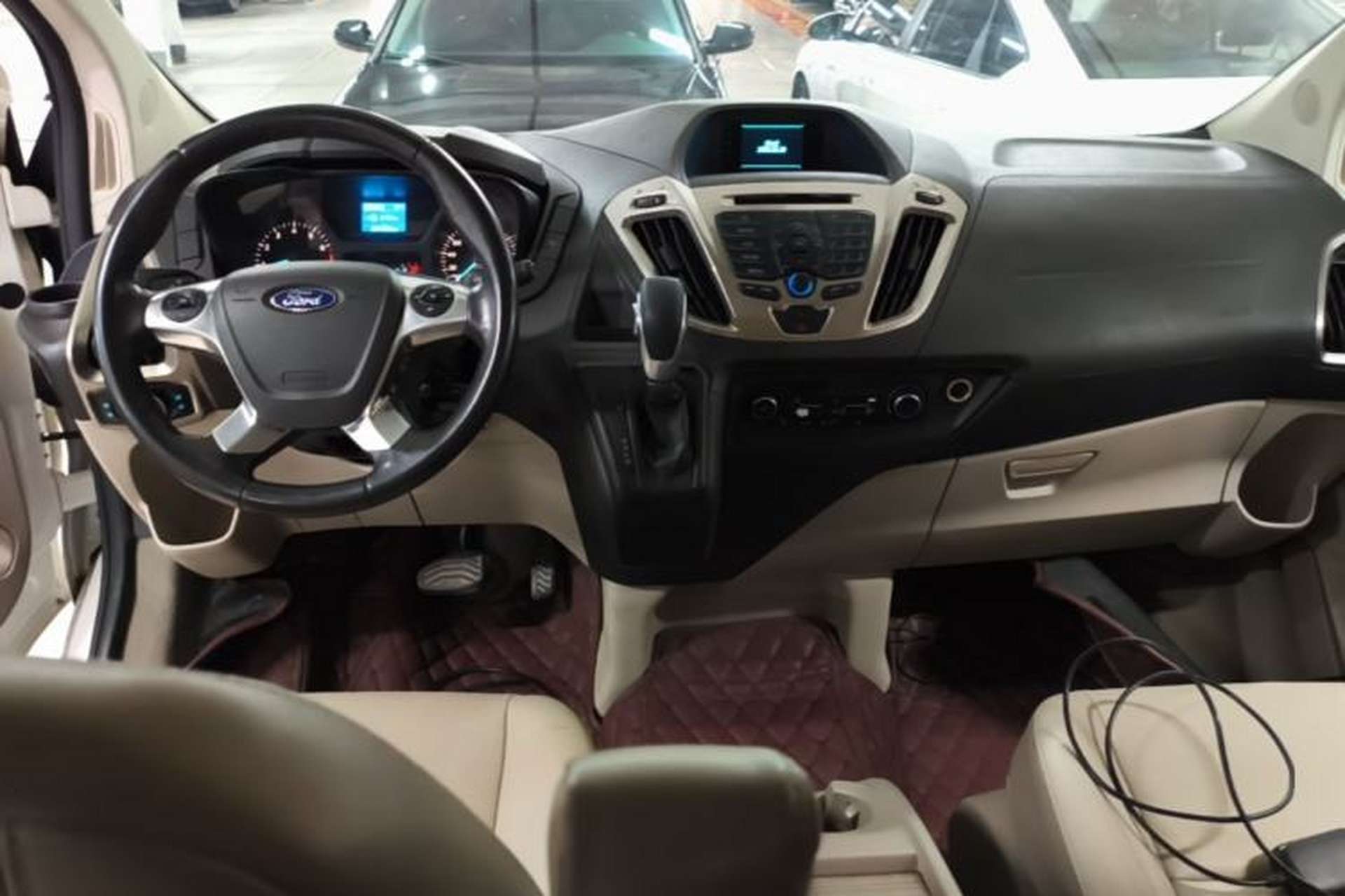 Used Ford Tourneo Custom 2017 2.0T Automatic Elite Edition Center Console