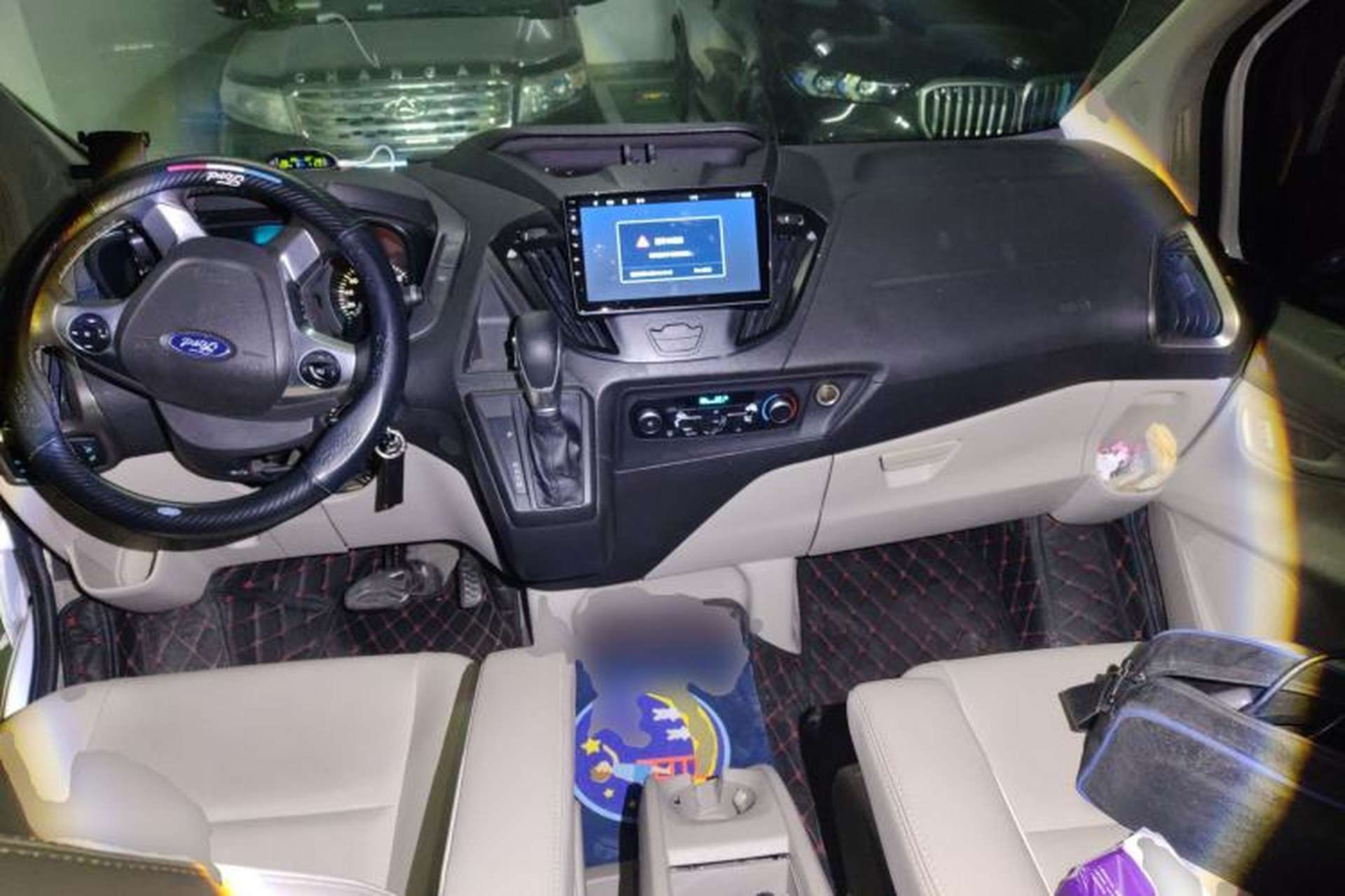 Used Ford Tourneo Custom 2017 2.0T Automatic Elite Edition Center Console