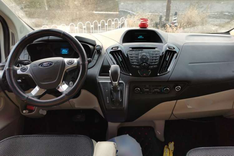 Used Ford Tourneo Custom 2017 2.0T Automatic Elite Edition Center Console