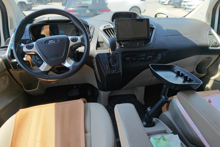 Used Ford Tourneo Custom 2017 2.0T Automatic Elite Edition Center Console