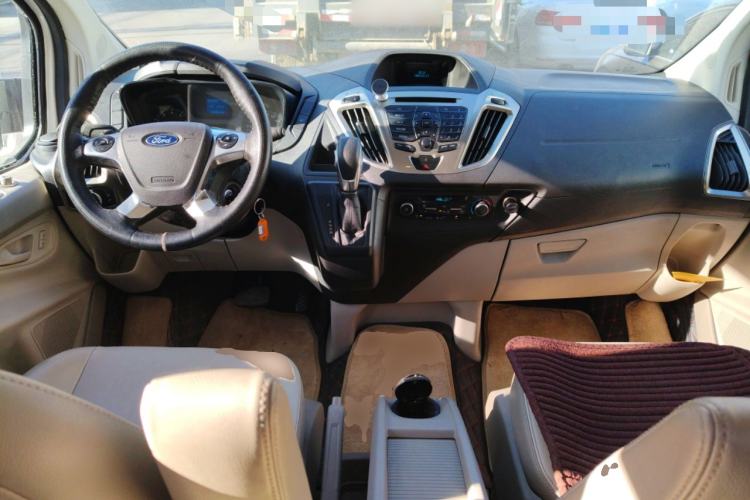 Used Ford Tourneo Custom 2017 2.0T Automatic Elite Edition Center Console