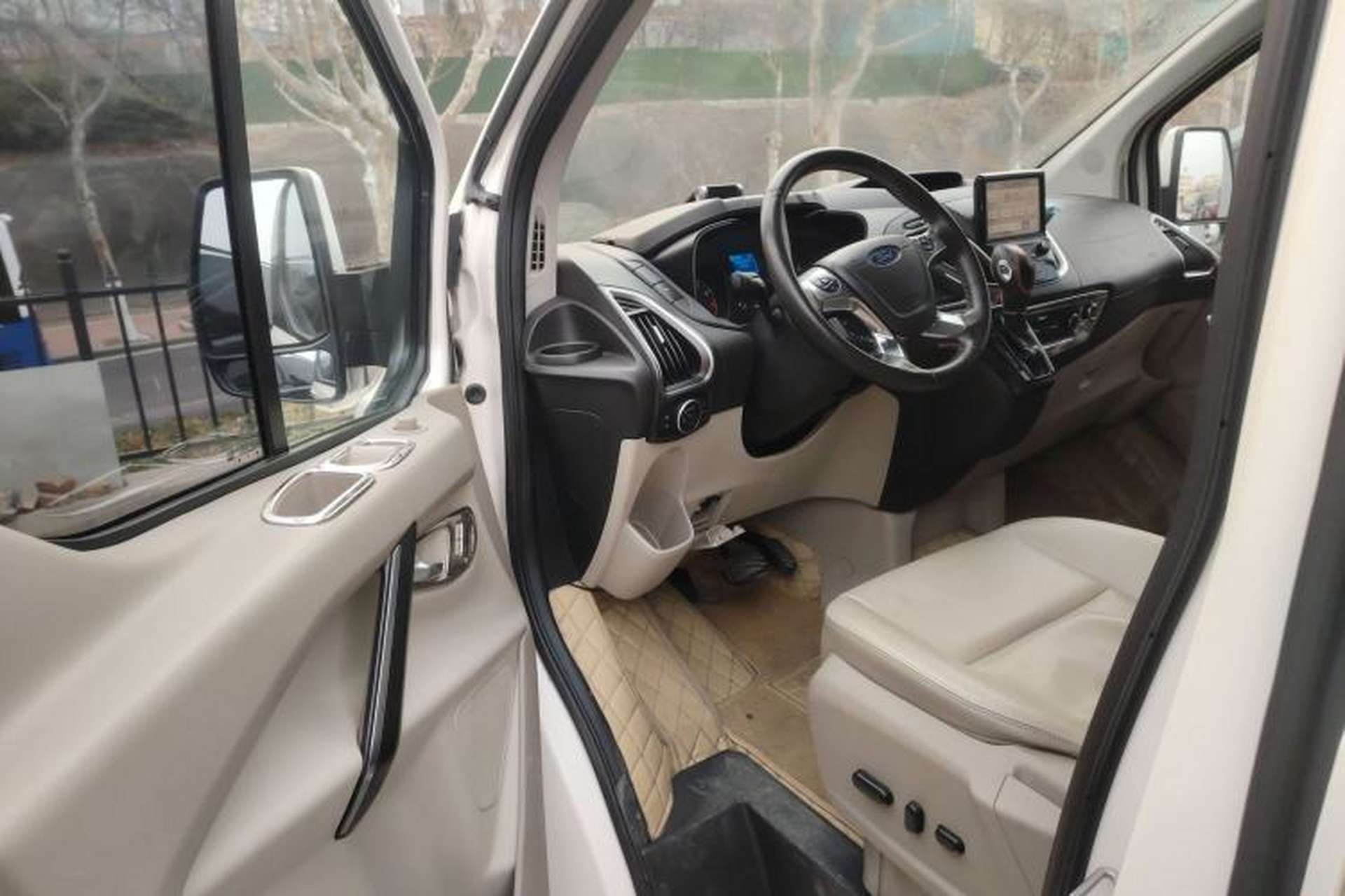 Used Ford Tourneo Custom 2017 2.0T Automatic Elite Version Driver Seat