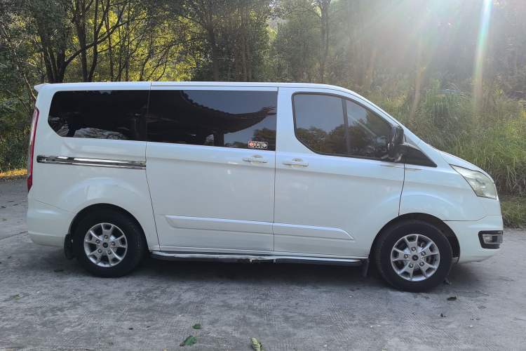 Used Ford Tourneo Custom 2017 2.0T Automatic Elite Edition Exterior 2