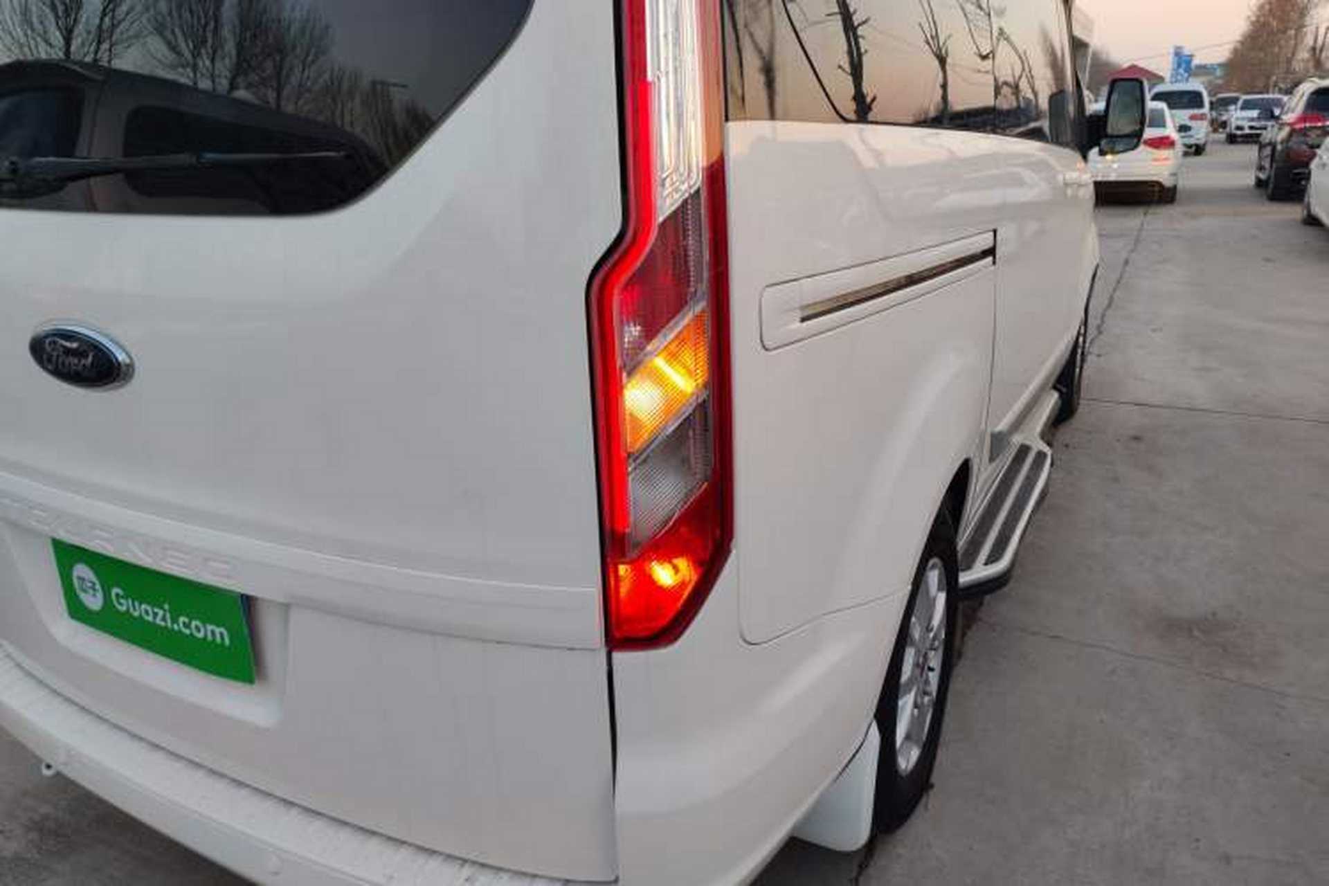 Used Ford Tourneo Custom 2017 2.0T Automatic Elite Edition Exterior 6